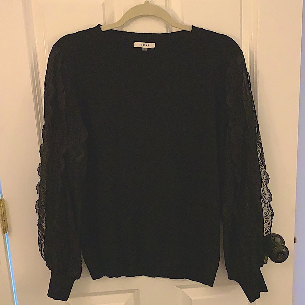 🖤NWOT🖤 Sweater with Lace Sleeves